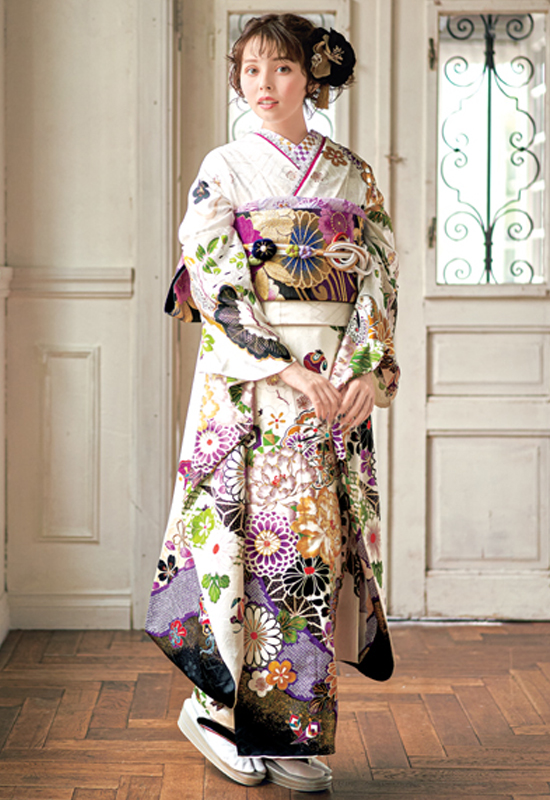 白地に花や伝統柄